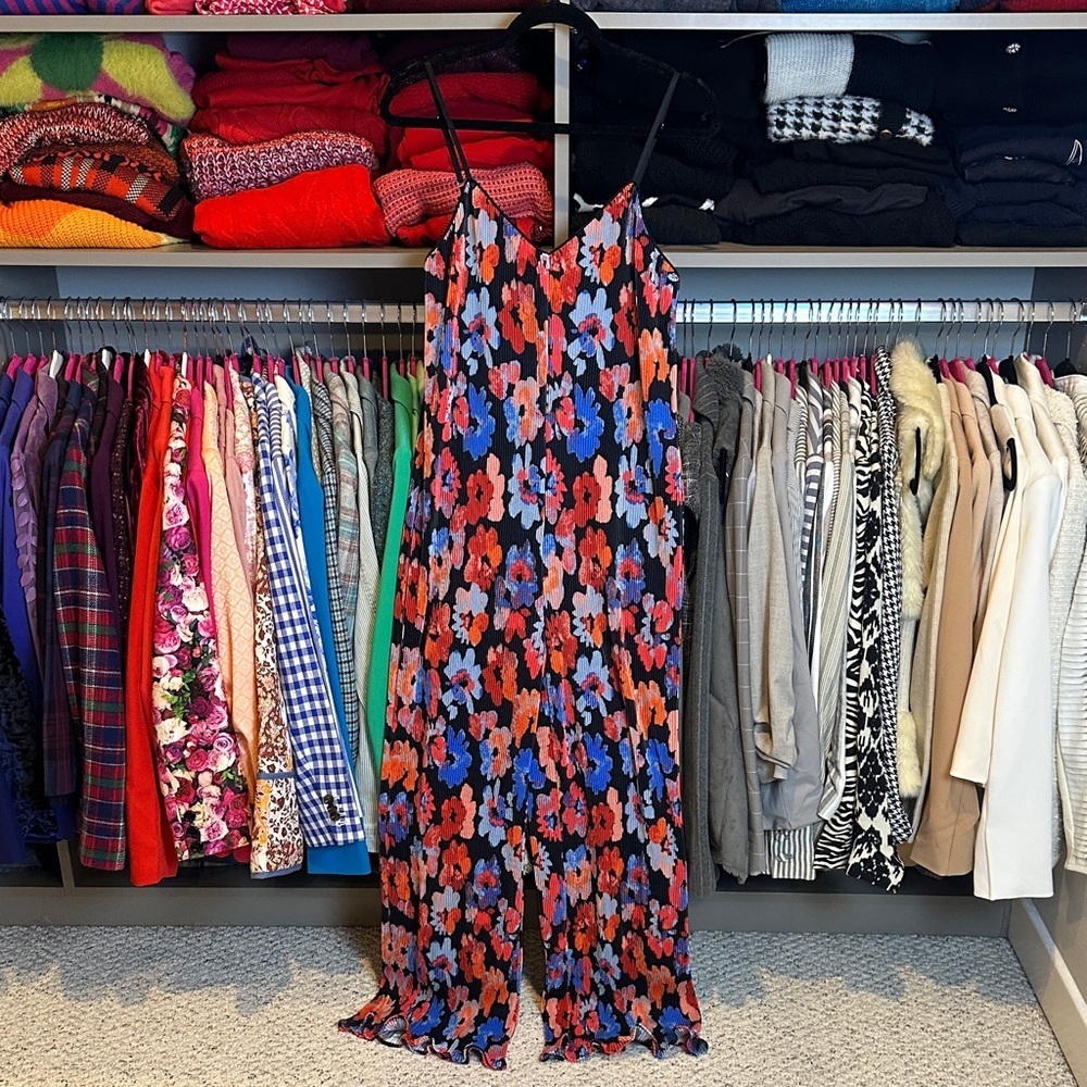 Dee Elly red/blue/black floral adjustable strap v neck pleated lined jumpsuit S